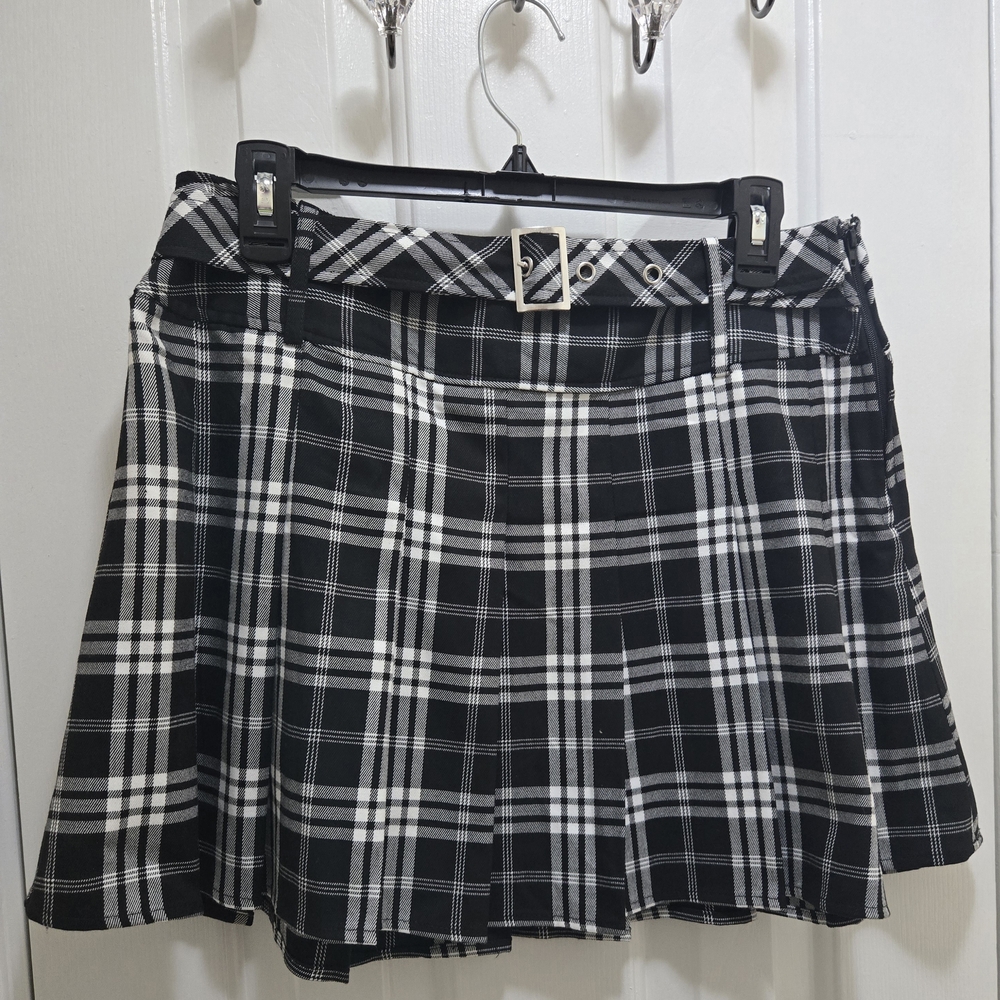 Hot Topic Black and White Plaid Belt Buckle Accent Mini Skirt Women's Size Large